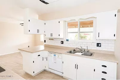 10819 W Canterbury Drive, Sun City, AZ 85351 - Photo 15