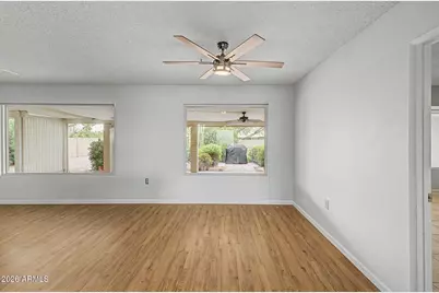 9433 W Hutton Drive, Sun City, AZ 85351 - Photo 11