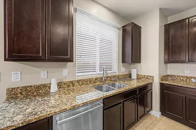 7829 W Pike Place, Phoenix, AZ 85035 - Photo 9