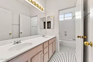 181 S Tiago Dr, Gilbert, AZ 85233 - Photo 25