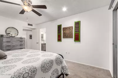 10864 W Santa Fe Drive, Sun City, AZ 85351 - Photo 17