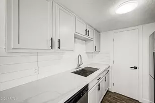 4634 E Southgate Ave, Phoenix, AZ 85040 - Photo 11