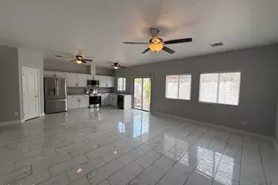 10823 N 70th Ave, Peoria, AZ 85345 - Photo 3