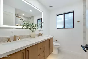 8562 E Turney Ave, Scottsdale, AZ 85251 - Photo 11