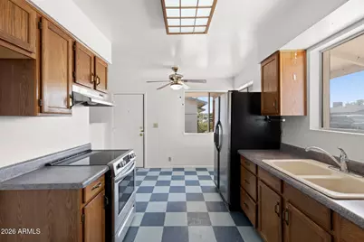 2242 E Chipman Road, Phoenix, AZ 85040 - Photo 9