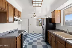 2242 E Chipman Rd, Phoenix, AZ 85040 - Photo 9