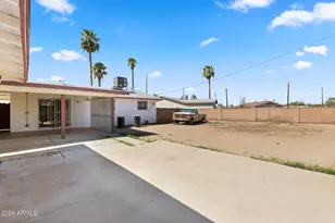 2242 E Chipman Rd, Phoenix, AZ 85040 - Photo 23