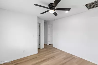 2750 E Wier Avenue, Phoenix, AZ 85040 - Photo 3