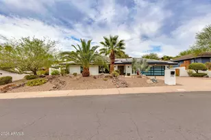 2102 E Orangewood Ave, Phoenix, AZ 85020 - Photo 1