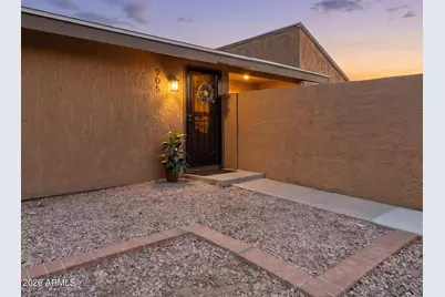 905 S Hacienda Drive, Tempe, AZ 85281 - Photo 1