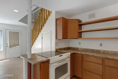 2021 S Granada Drive #Apt 10, Tempe, AZ 85282 - Photo 3