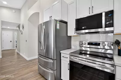 8947 W Sierra Vista Drive, Glendale, AZ 85305 - Photo 15
