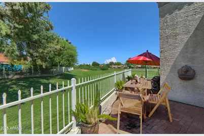 4020 E Laurel Lane, Phoenix, AZ 85028 - Photo 11