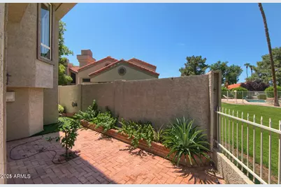 4020 E Laurel Lane, Phoenix, AZ 85028 - Photo 13