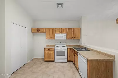 879 E Hearne Way, Gilbert, AZ 85234 - Photo 11