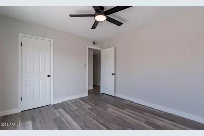 8304 N 55th Avenue, Glendale, AZ 85302 - Photo 9