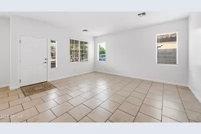 8771 W Gardenia Avenue, Glendale, AZ 85305 - Photo 9