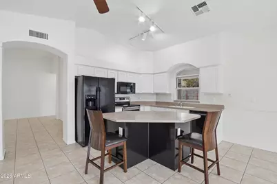 15661 W Hammond Drive, Goodyear, AZ 85338 - Photo 9