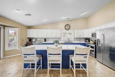 18164 W Desert Lane, Surprise, AZ 85388 - Photo 11