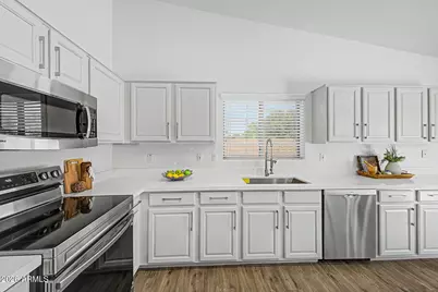 1743 E Branham Lane, Phoenix, AZ 85042 - Photo 9