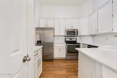 2010 E Aire Libre Avenue, Phoenix, AZ 85022 - Photo 9