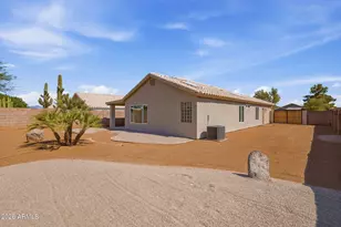 2202 E Monona Dr, Phoenix, AZ 85024 - Photo 5