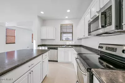 7060 S 7th Lane, Phoenix, AZ 85041 - Photo 7