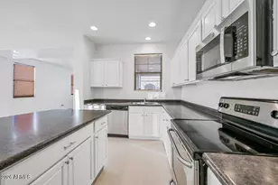 7060 S 7th Ln, Phoenix, AZ 85041 - Photo 7