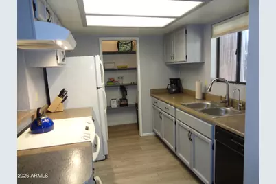 1352 E Highland Avenue #102, Phoenix, AZ 85014 - Photo 3