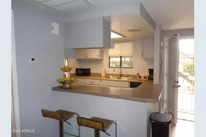 1352 E Highland Avenue #102, Phoenix, AZ 85014 - Photo 9