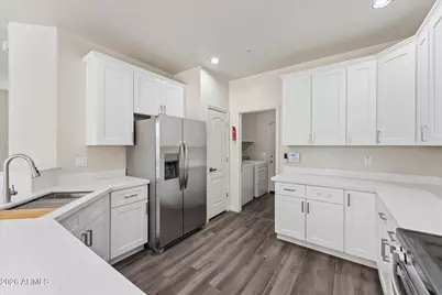 1433 N 80th Lane, Phoenix, AZ 85043 - Photo 9