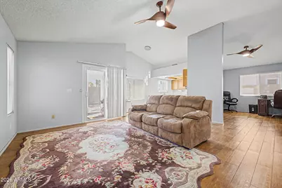 8021 W Paradise Drive, Peoria, AZ 85345 - Photo 5