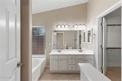 10248 W Medlock Drive, Glendale, AZ 85307 - Photo 19
