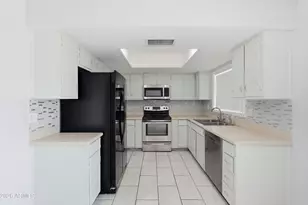 126 W Loma Vista Dr, Tempe, AZ 85282 - Photo 1
