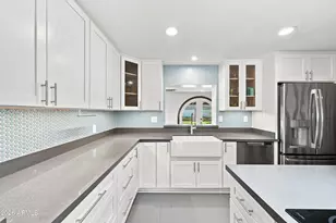 3827 E Mercer Ln, Phoenix, AZ 85028 - Photo 13