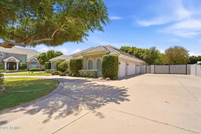 302 S Tucana Court, Gilbert, AZ 85296 - Photo 3