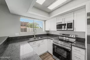 2824 E Waltann Ln, Phoenix, AZ 85032 - Photo 7