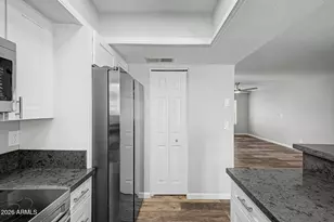 2824 E Waltann Ln, Phoenix, AZ 85032 - Photo 9