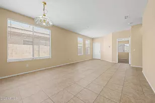 6622 W Golden Ln, Glendale, AZ 85302 - Photo 9