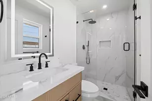 12240 N 26th Dr, Phoenix, AZ 85029 - Photo 15