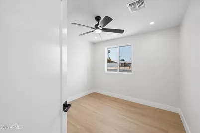 12240 N 26th Drive, Phoenix, AZ 85029 - Photo 7