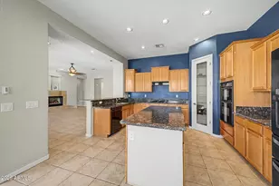 1902 E Desert Ln, Phoenix, AZ 85042 - Photo 17