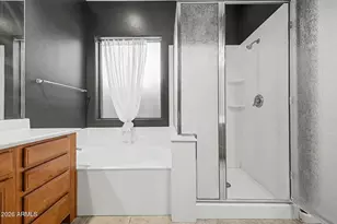 1902 E Desert Ln, Phoenix, AZ 85042 - Photo 25
