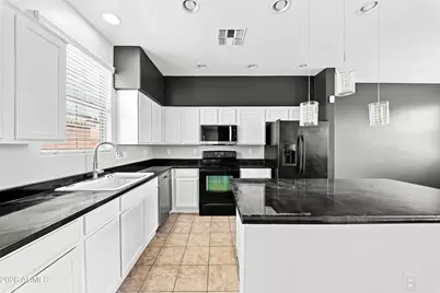 2012 N 78th Glen, Phoenix, AZ 85035 - Photo 5