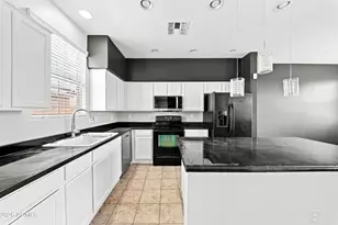 2012 N 78th Glen, Phoenix, AZ 85035 - Photo 5
