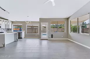 2243 E Robin Ln, Phoenix, AZ 85024 - Photo 15