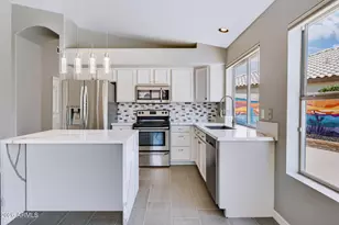 2243 E Robin Ln, Phoenix, AZ 85024 - Photo 11