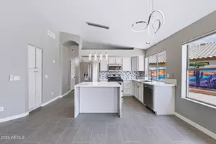 2243 E Robin Ln, Phoenix, AZ 85024 - Photo 13