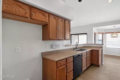 9001 S 7th Drive, Phoenix, AZ 85041 - Photo 9