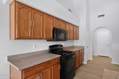 9001 S 7th Drive, Phoenix, AZ 85041 - Photo 7